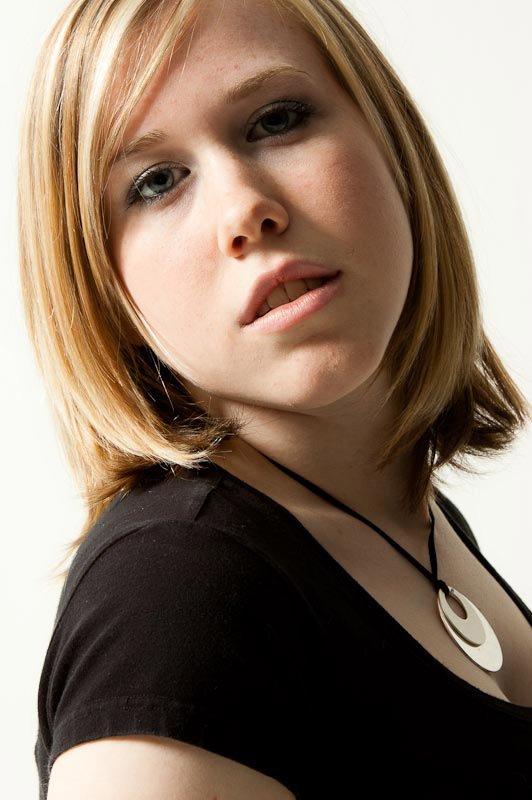 blonde fond blanc