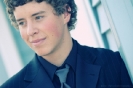 Image jeune homme souriant